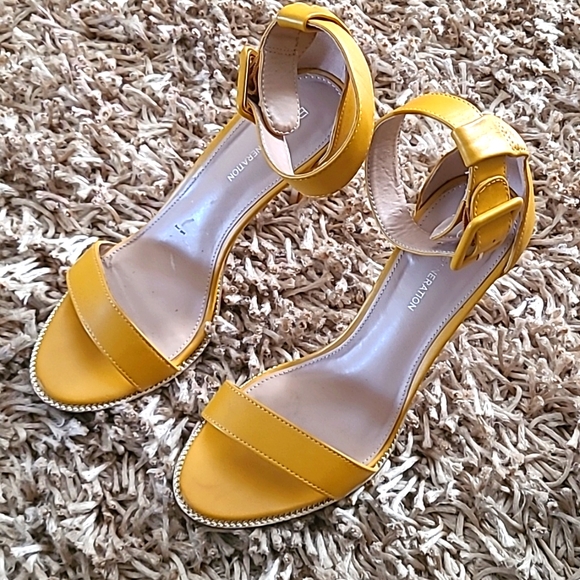 BCBFgeneration Buckle ankle strap sandal - Picture 1 of 5